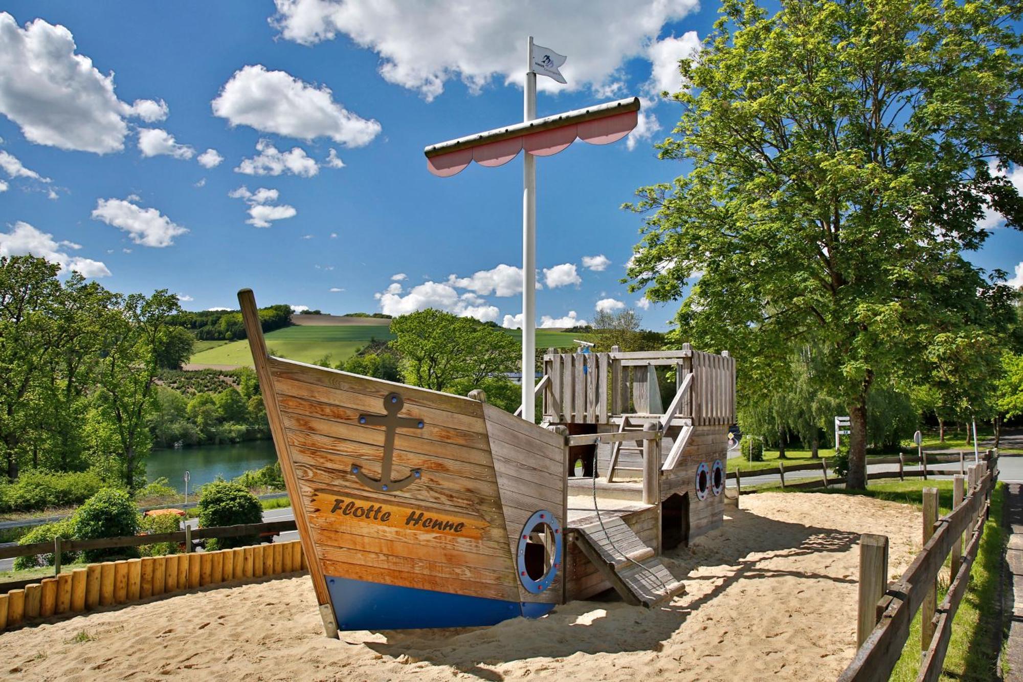 Knaus Campingpark Hennesee Мешеде Экстерьер фото