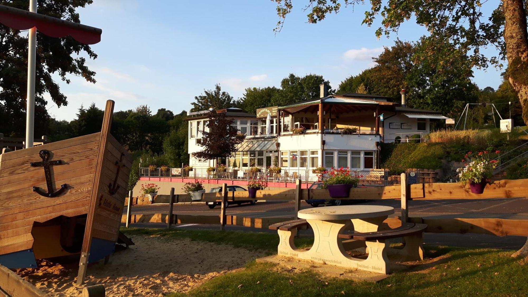 Knaus Campingpark Hennesee Мешеде Экстерьер фото